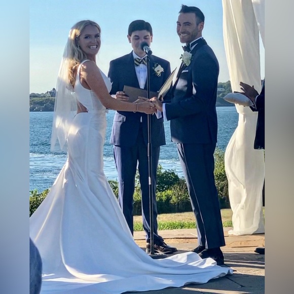 The Perfect Wedding Dress - Picture 3 of 7